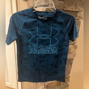 Boy’s Under Armour athletic shirt YLG